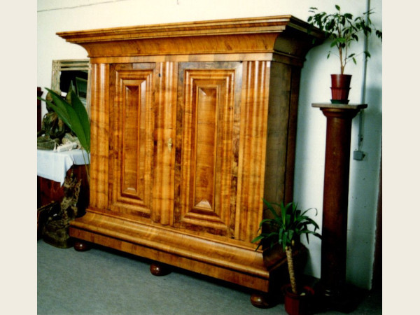 Frankfurter Nasenschrank ...