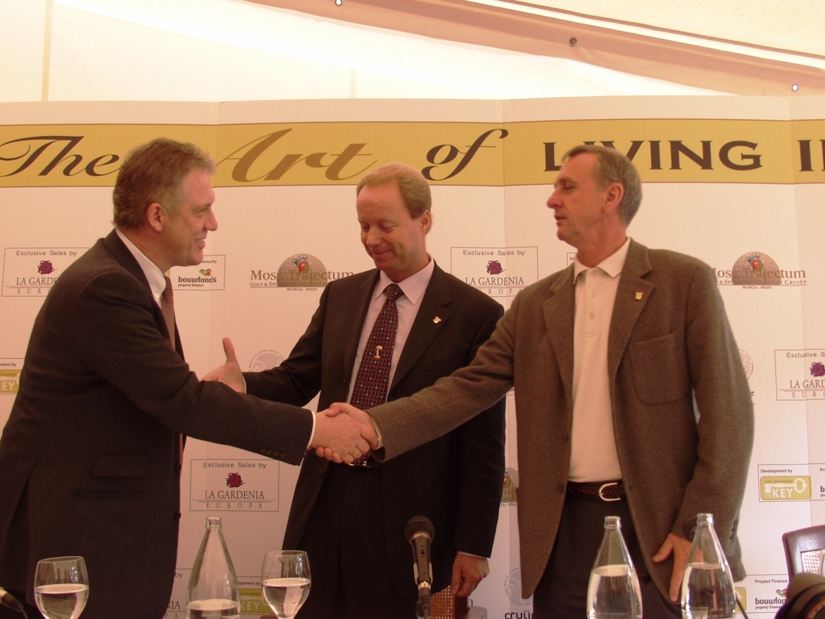 2004 JV Pressekonferenz Tönnies, Ras, Cruyff ... deal!