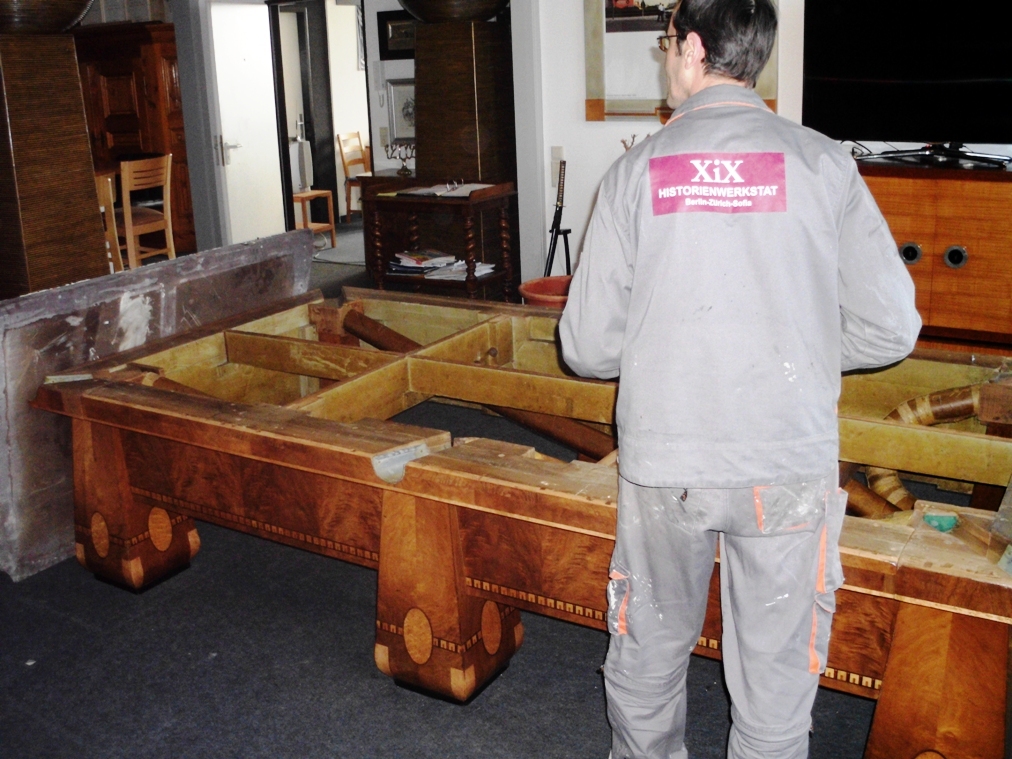Master Andrey Petkov on a Brunswick Billard Table from  1928 (7) - Kopie