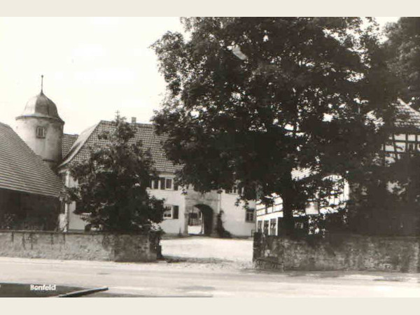 Moebellager im Schlosshof in Bonfeld... 