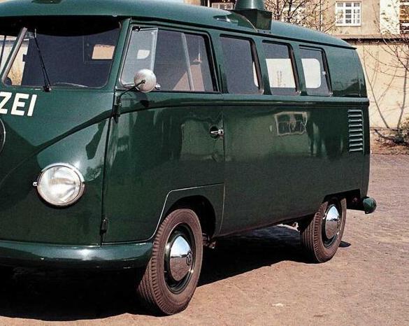 ... mein erster Lieferwagen, ausrangierter Polizei VW Bus von 1966